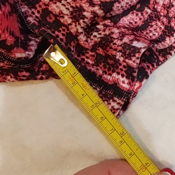 Under Armour heatgear vollyball/compression shorts - Picture 4 of 5